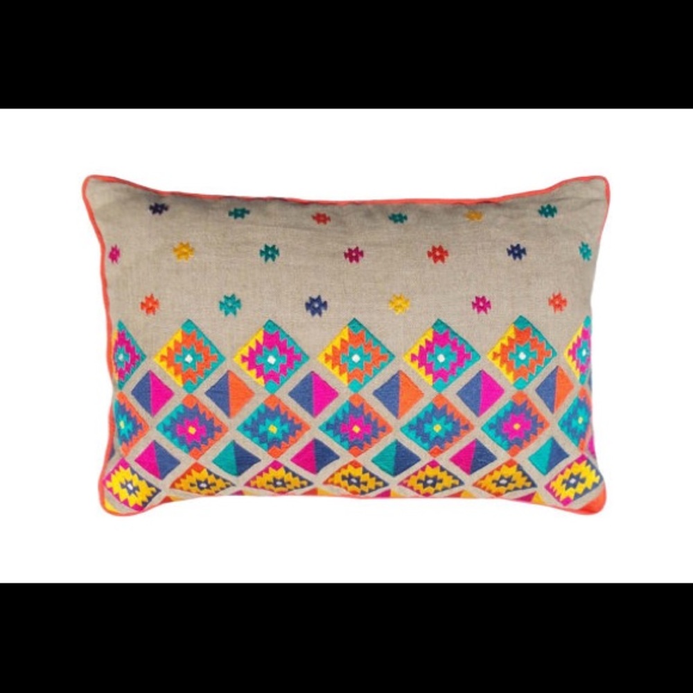 Bright Embroidered linen pillow cover. 14”x22”